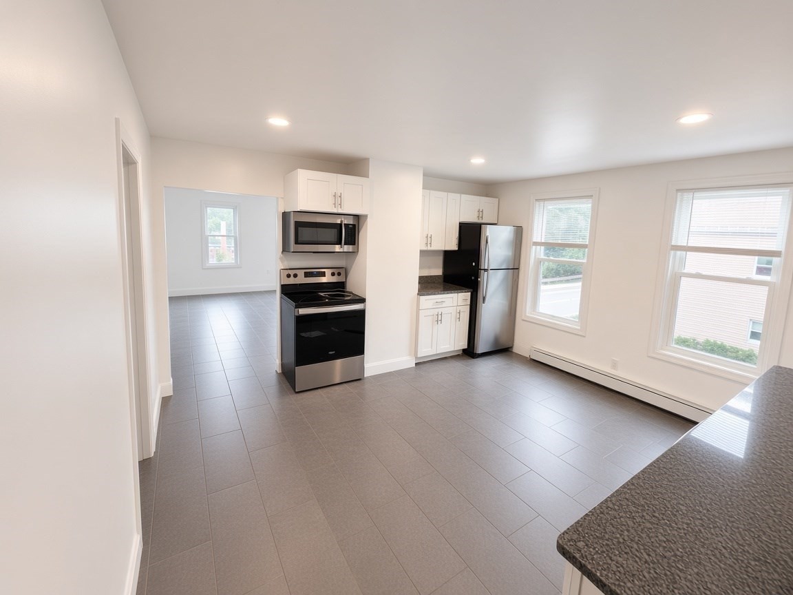 576 Franklin St Property Photo 4