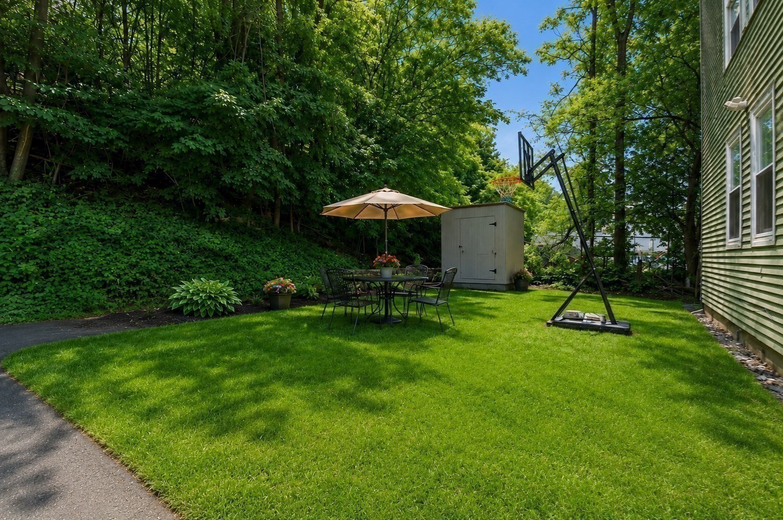 576 Franklin St Property Photo 33