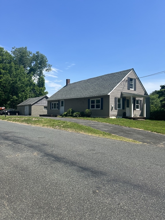 19 Greenwich Plains Rd Property Photo 2