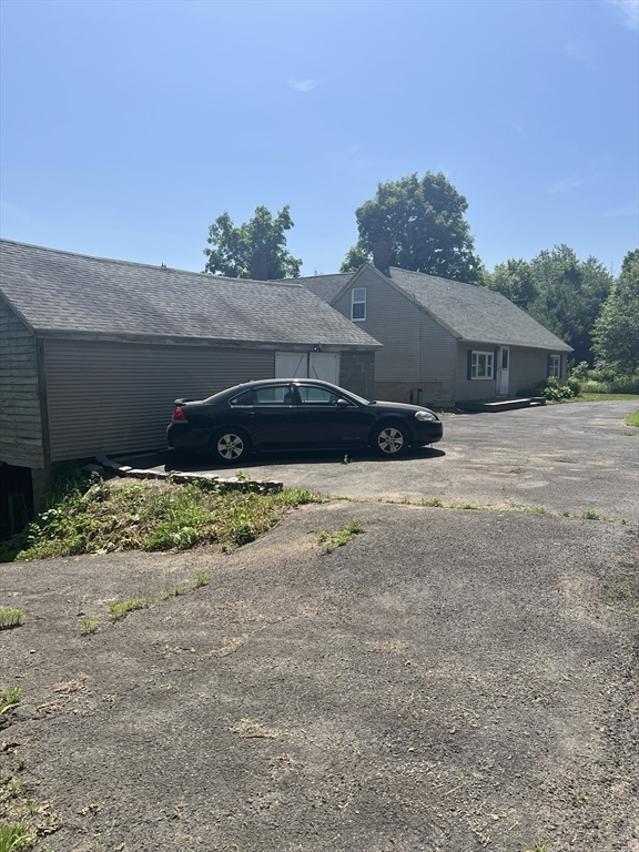19 Greenwich Plains Rd Property Photo 3