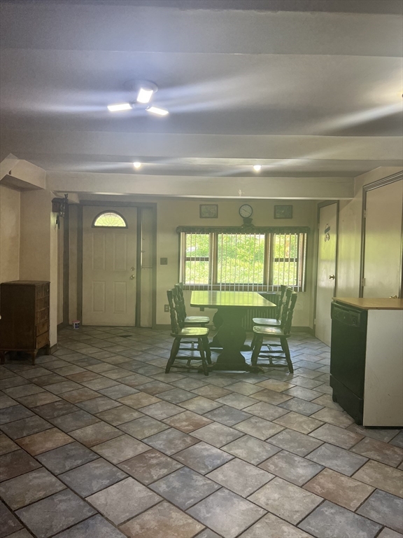 19 Greenwich Plains Rd Property Photo 14
