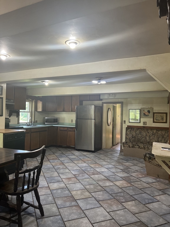 19 Greenwich Plains Rd Property Photo 17