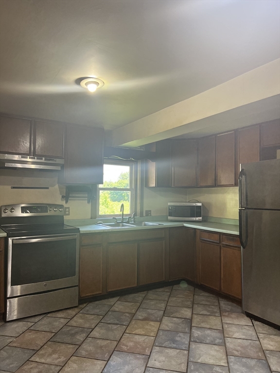 19 Greenwich Plains Rd Property Photo 18