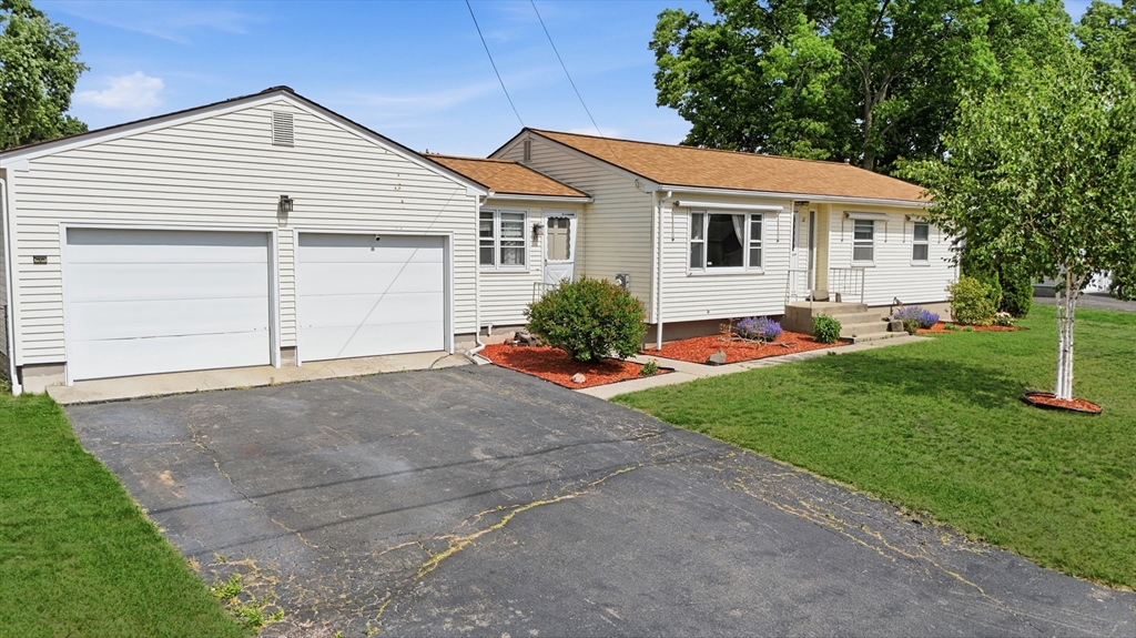 37 Woodcrest Ct Property Photo 1