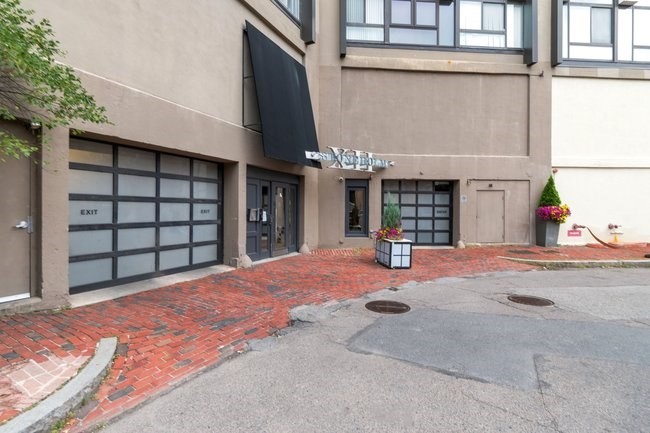 12 Stoneholm Street # 616 Property Photo 1