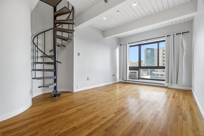 12 Stoneholm Street # 616 Property Photo 4