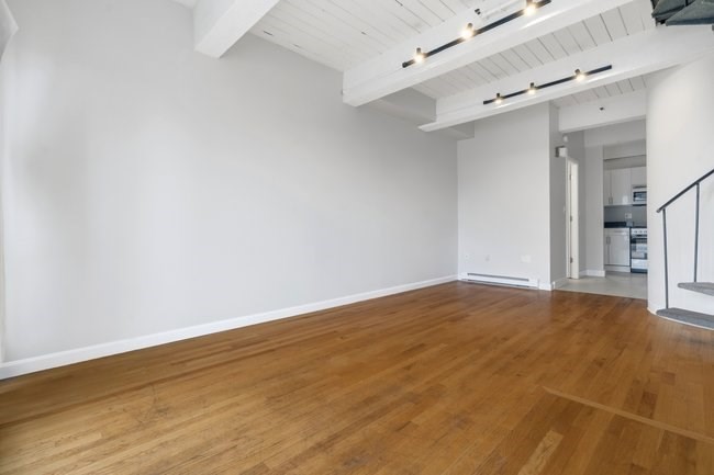 12 Stoneholm Street # 616 Property Photo 9