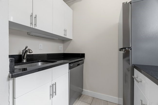 12 Stoneholm Street # 616 Property Photo 13