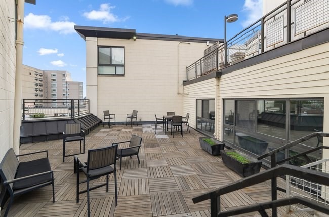 12 Stoneholm Street # 616 Property Photo 24