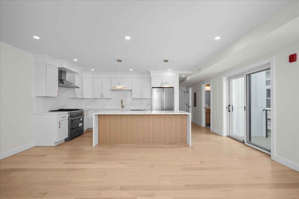 595 Broadway # 302 Property Photo 1