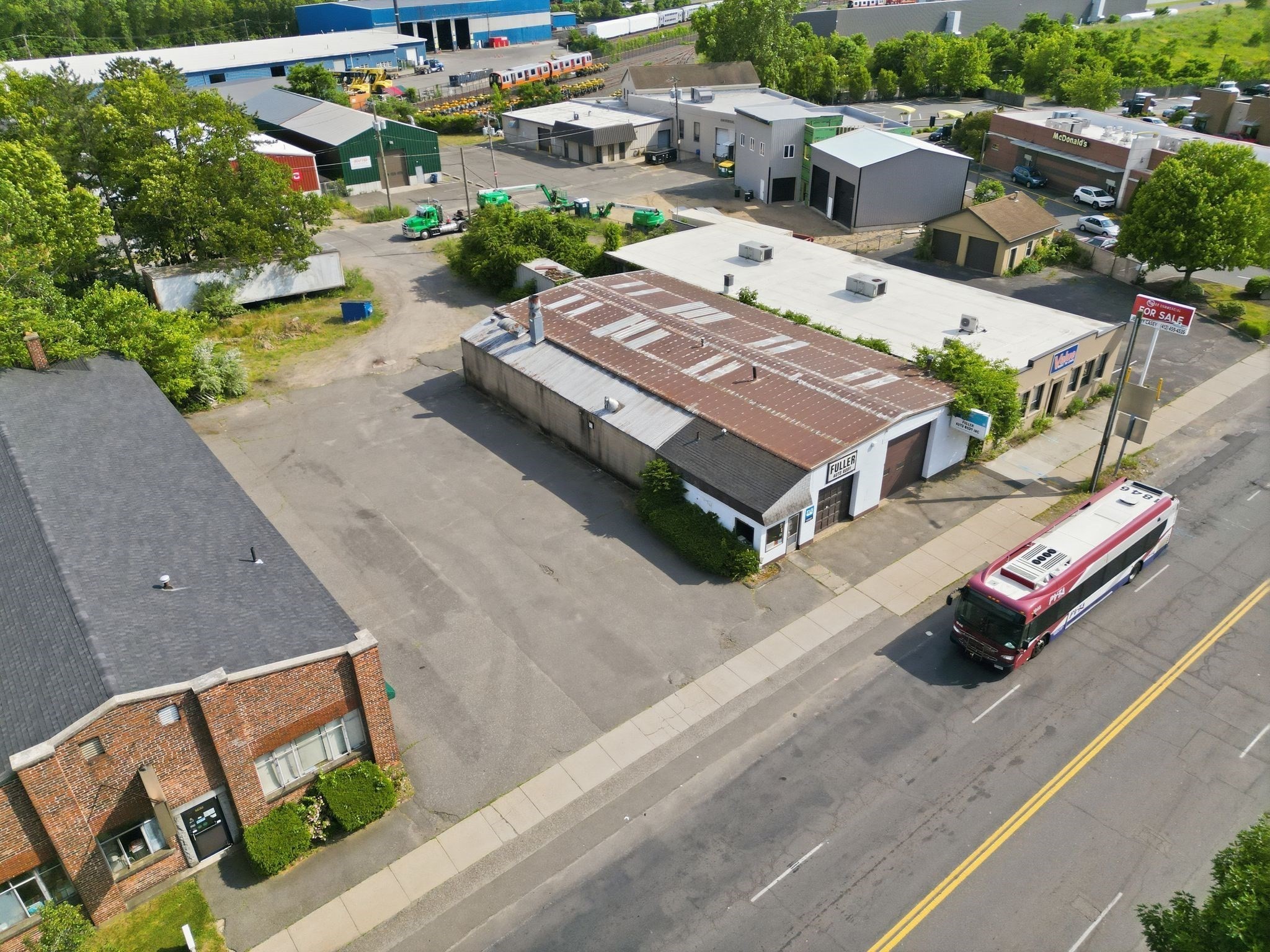 789 Page Blvd Property Photo 4