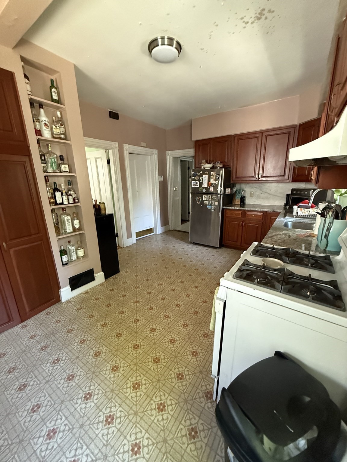 3 Hillside Ave Property Photo 7
