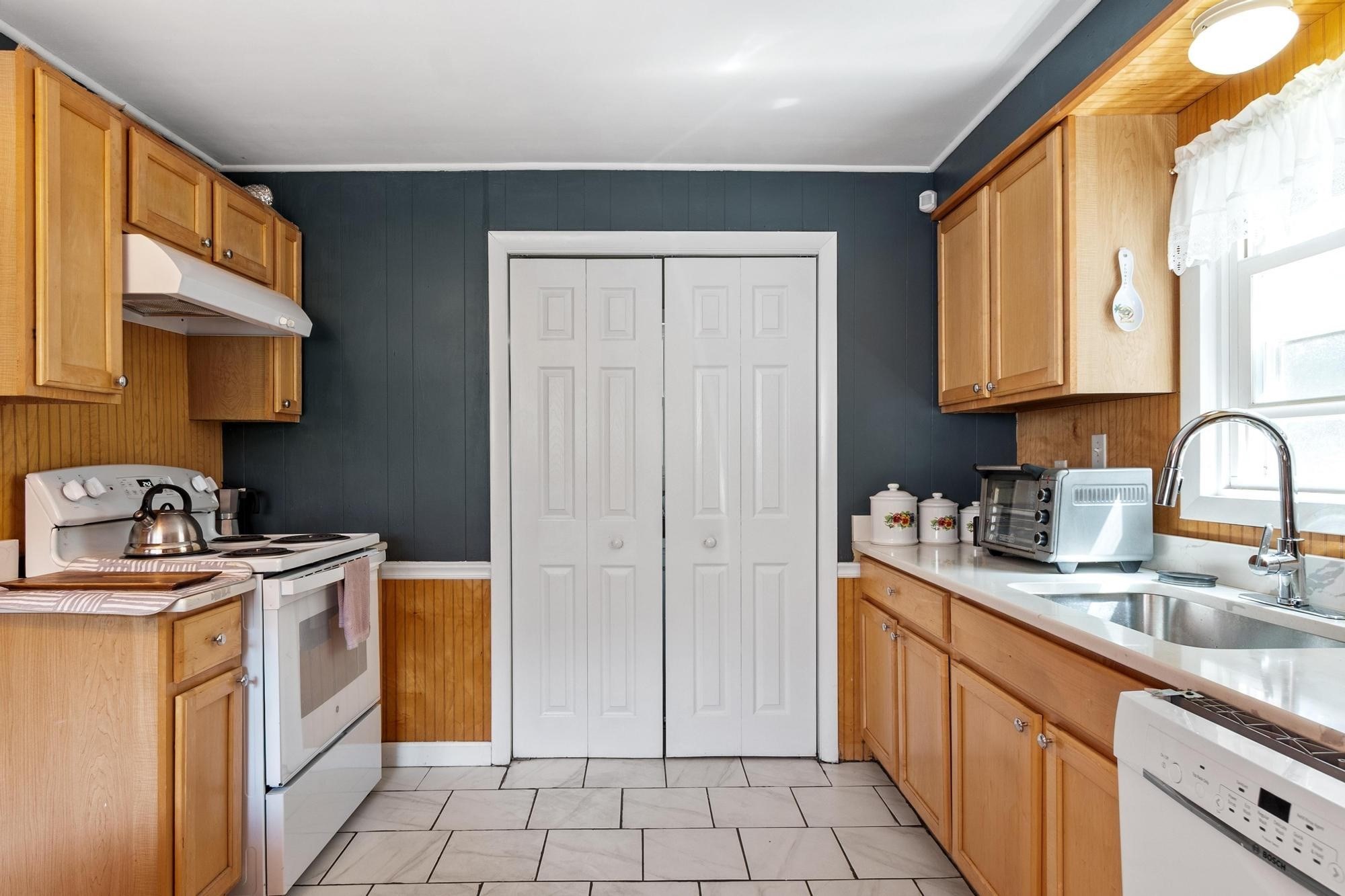 55 Cottage Street Property Photo 6