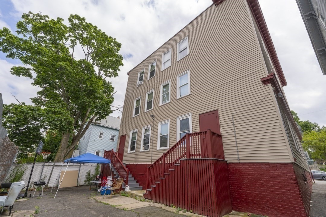 43 Highrock Street Property Photo 3