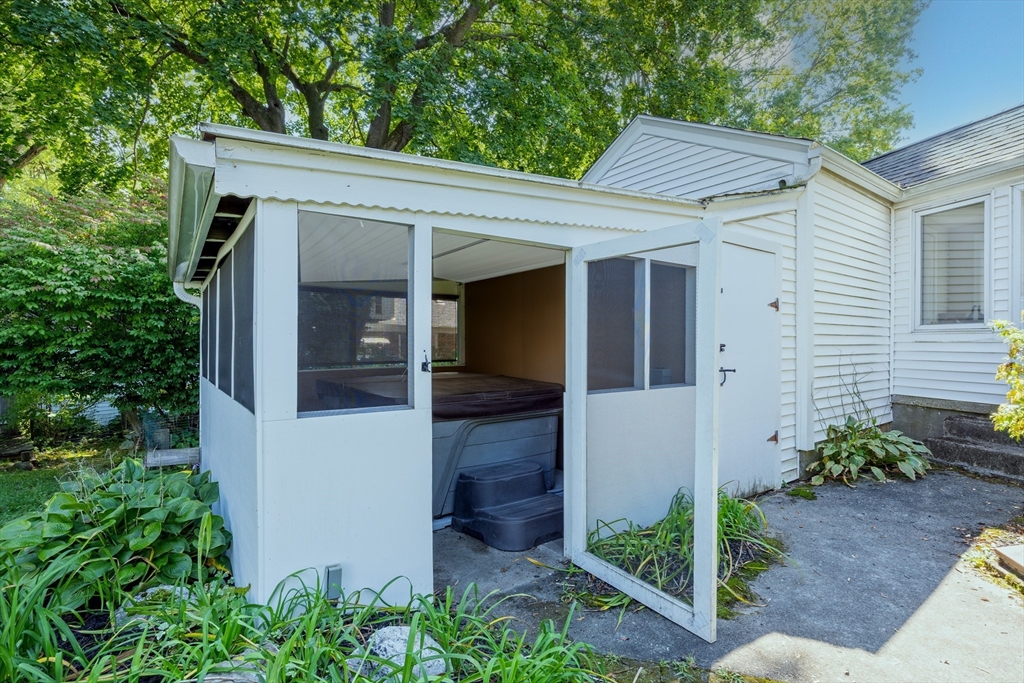 1 Lexington St Property Photo 11