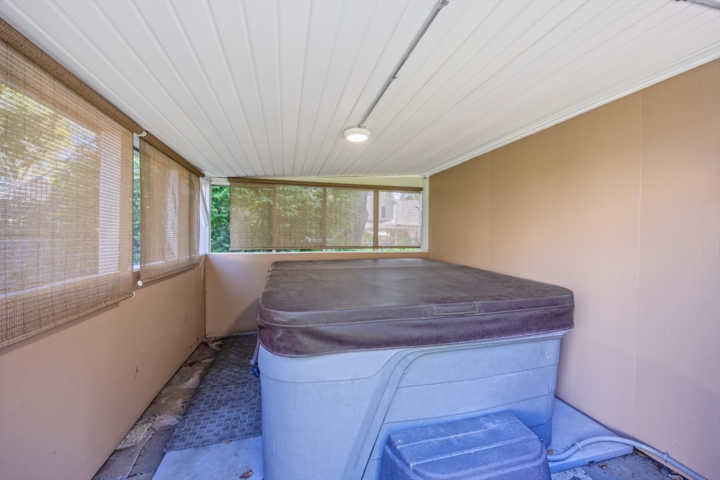 1 Lexington St Property Photo 12