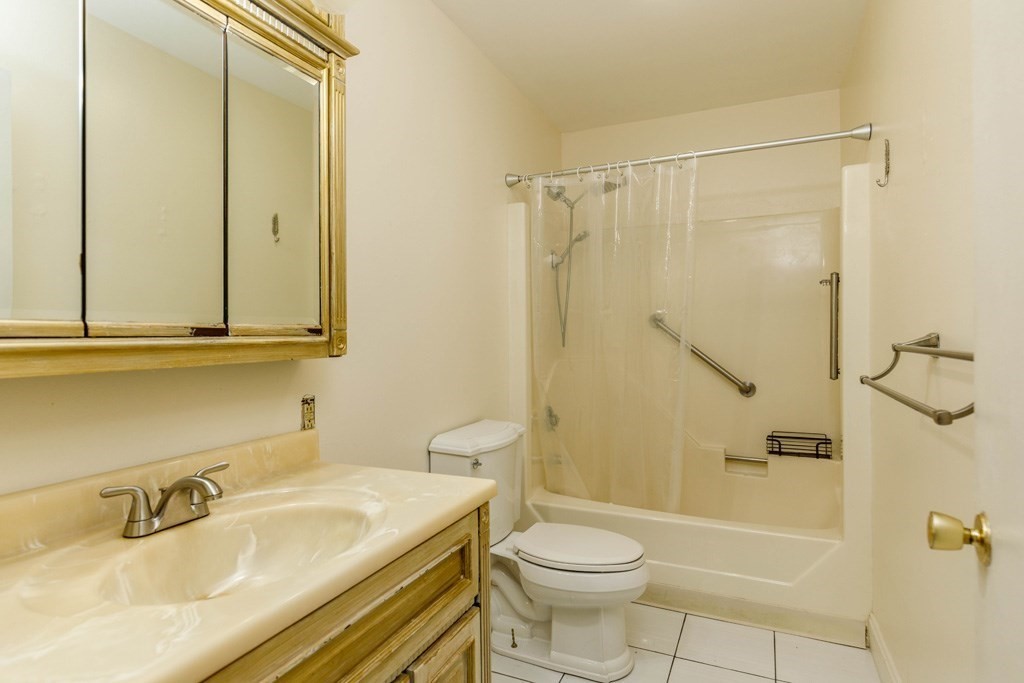 593 Main Street Property Photo 7