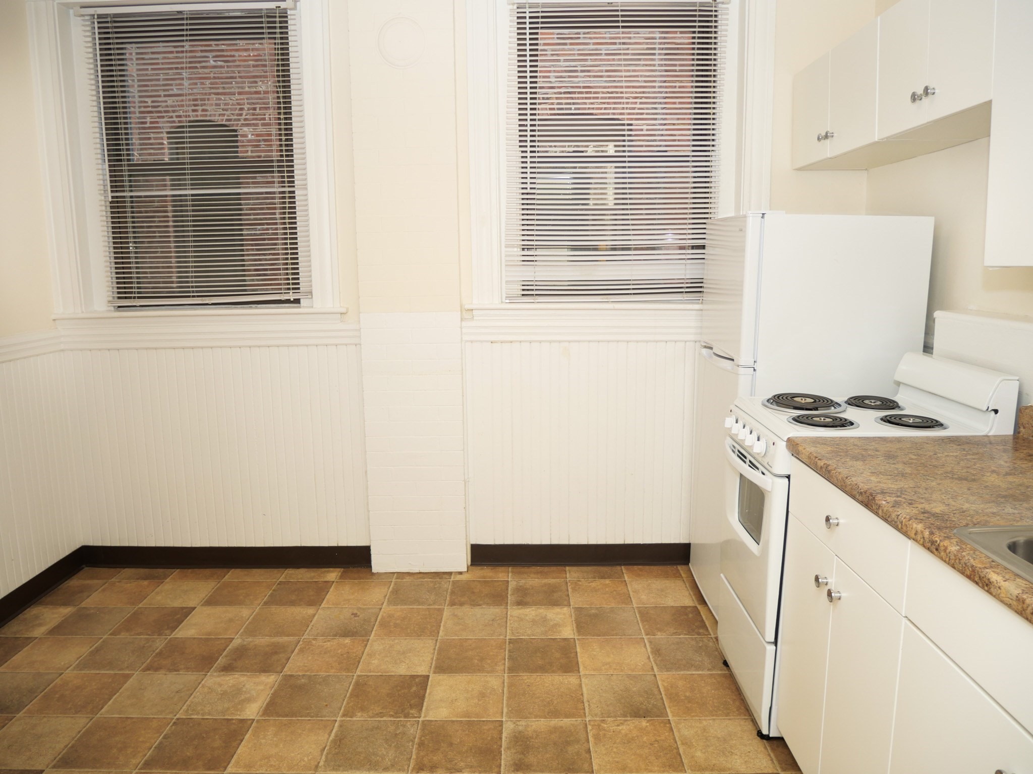 1382 Beacon # 12 Property Photo 2