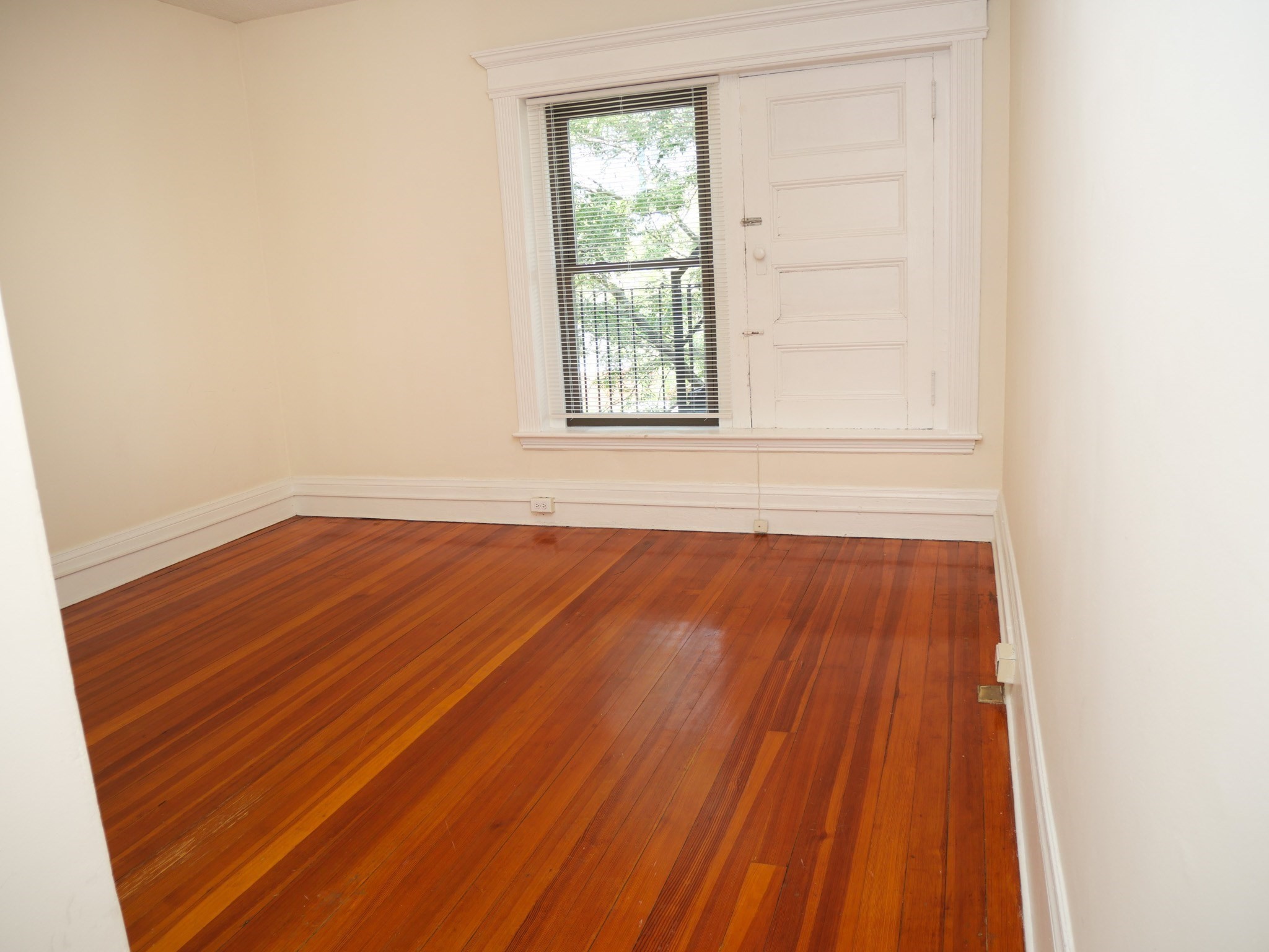 1382 Beacon # 12 Property Photo 4