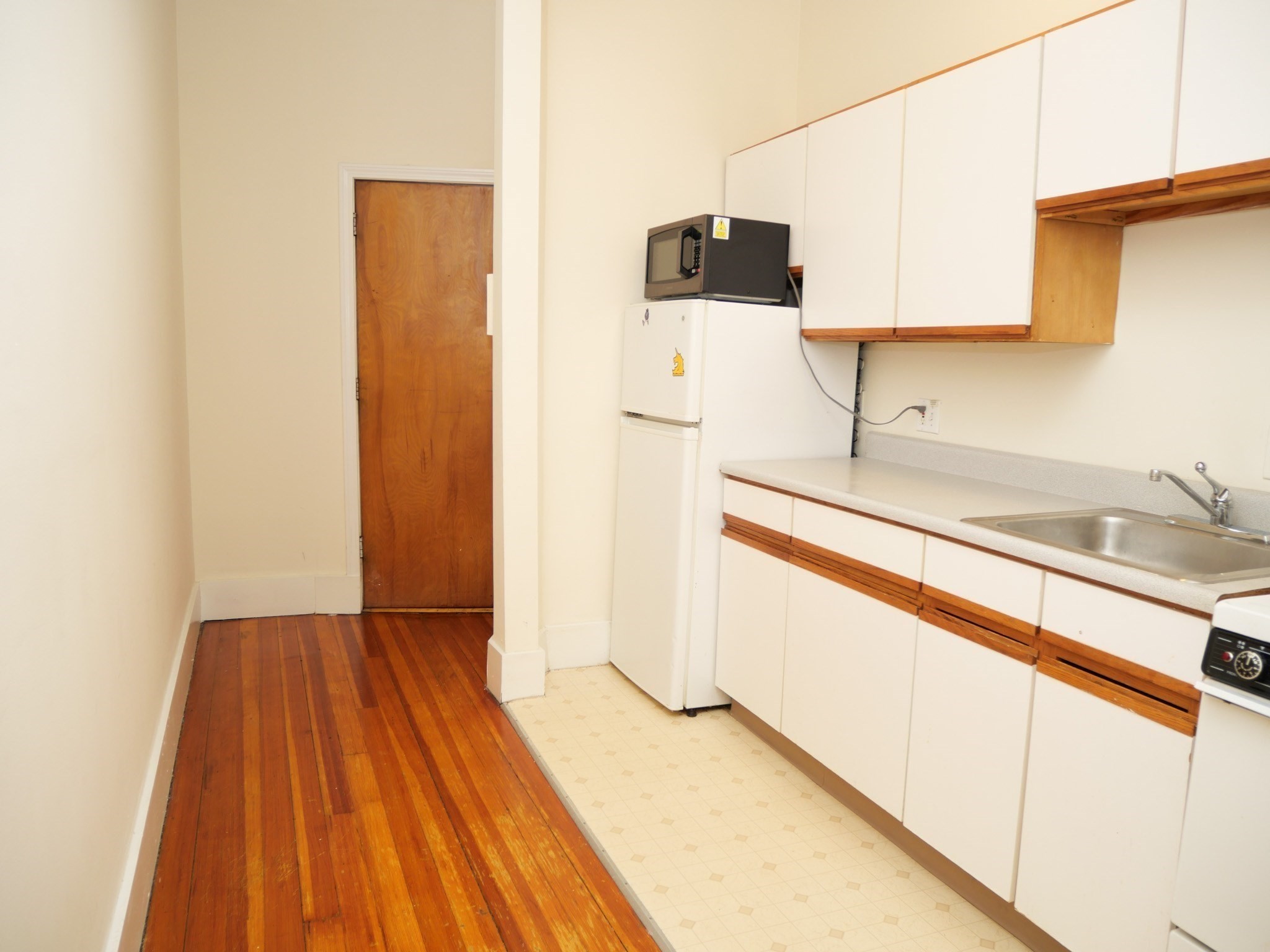 1382 Beacon # 4 Property Photo 2