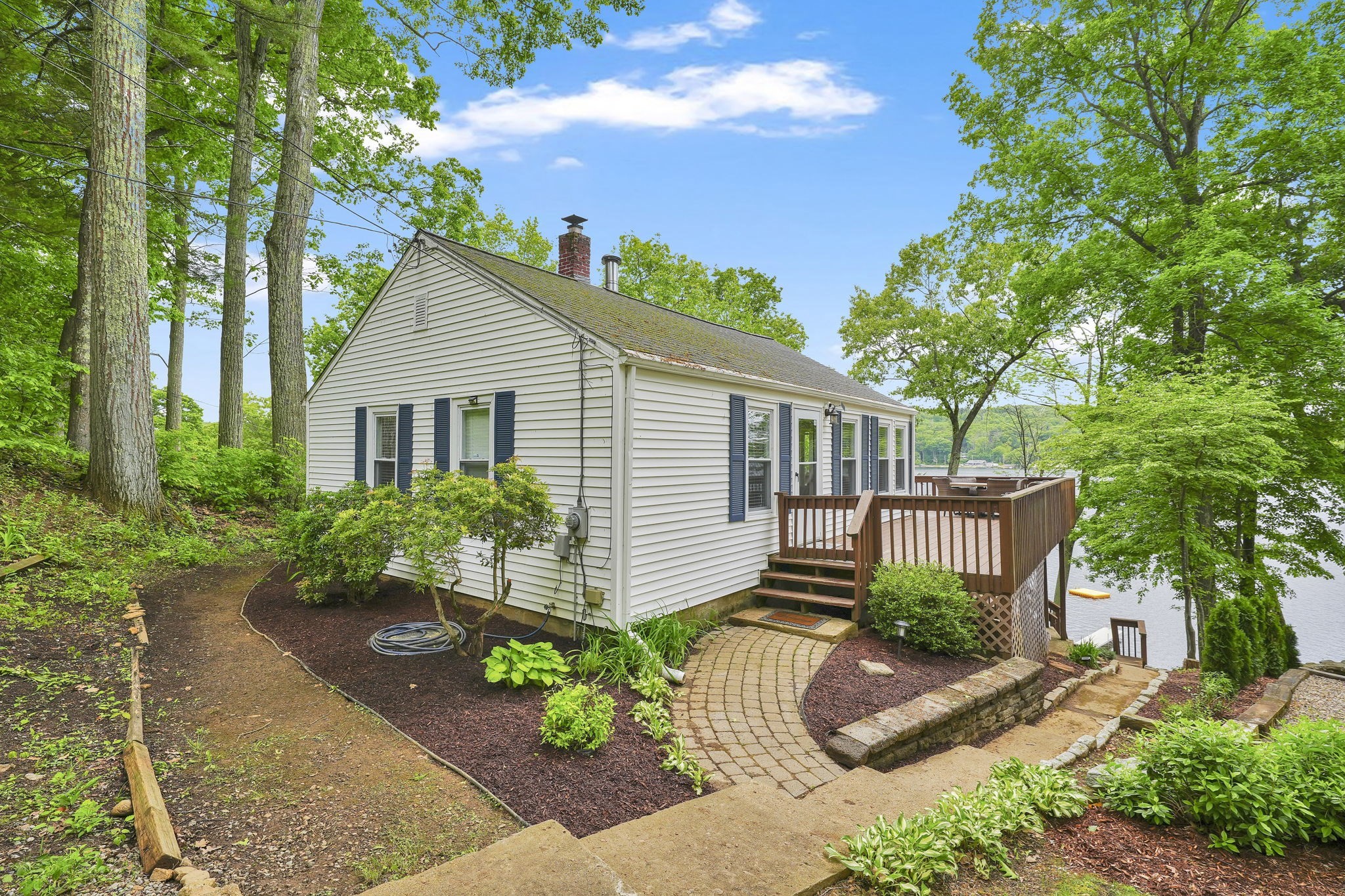 12 Forest Ct Property Photo 1