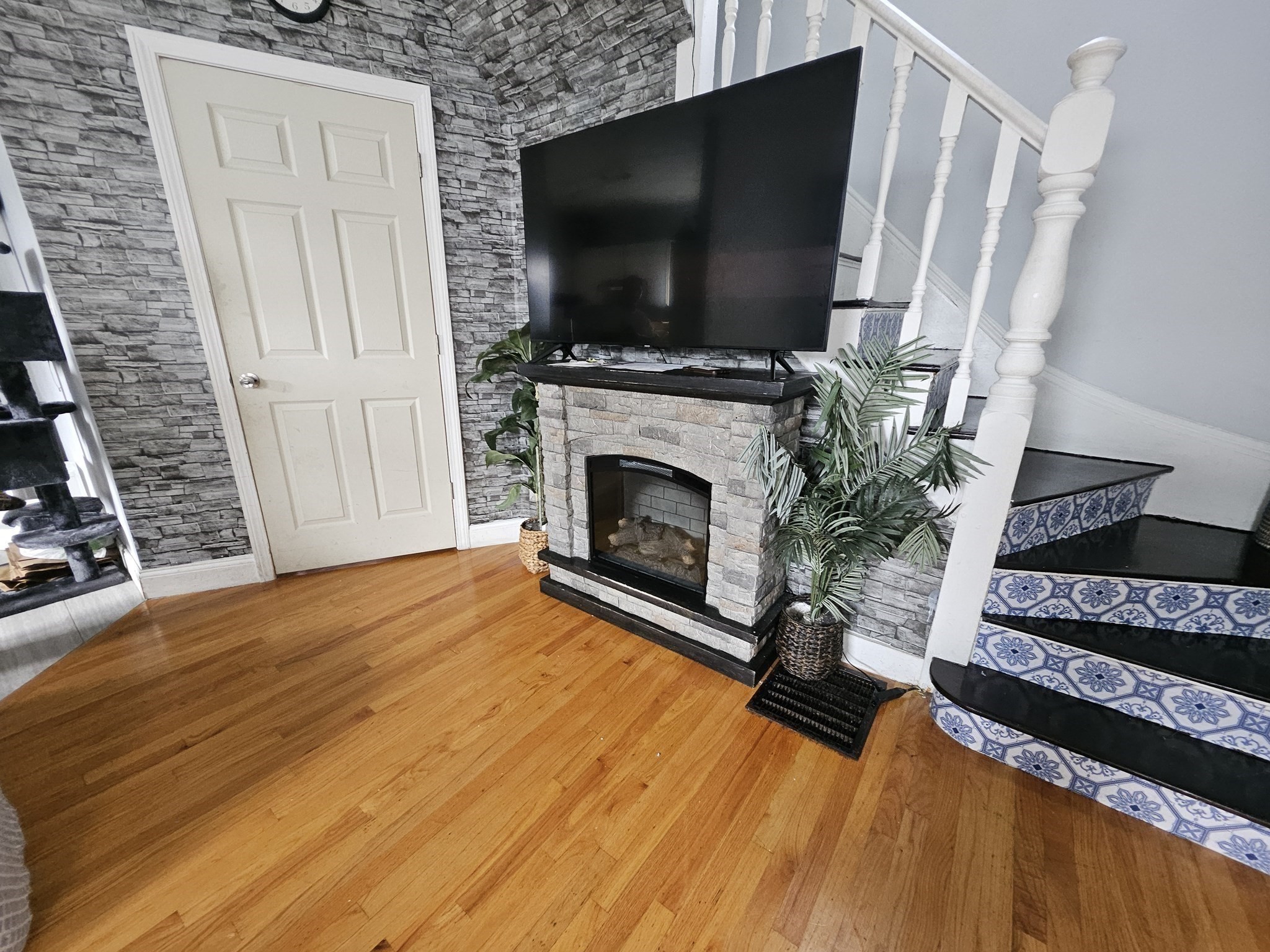 30 Clifton Ave. Property Photo 5
