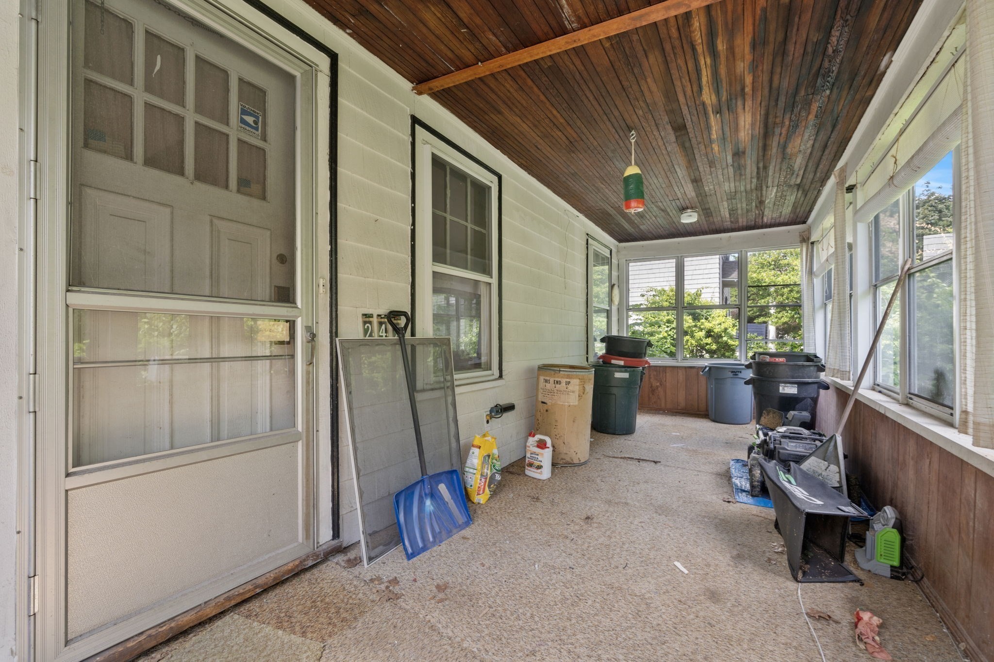 242 Lincoln Street Property Photo 4