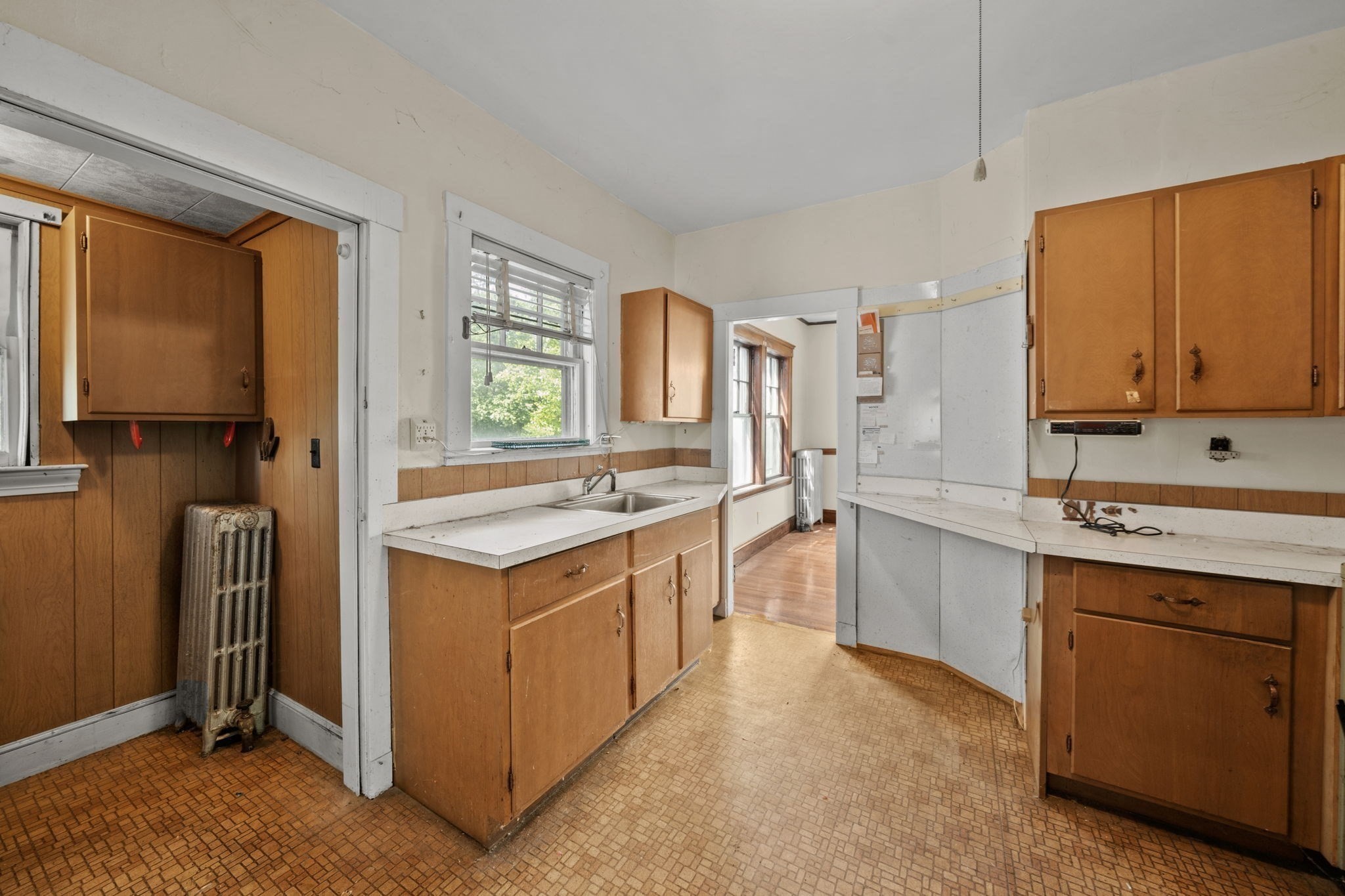 242 Lincoln Street Property Photo 10