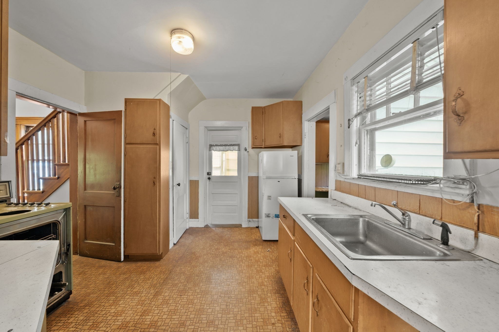 242 Lincoln Street Property Photo 11