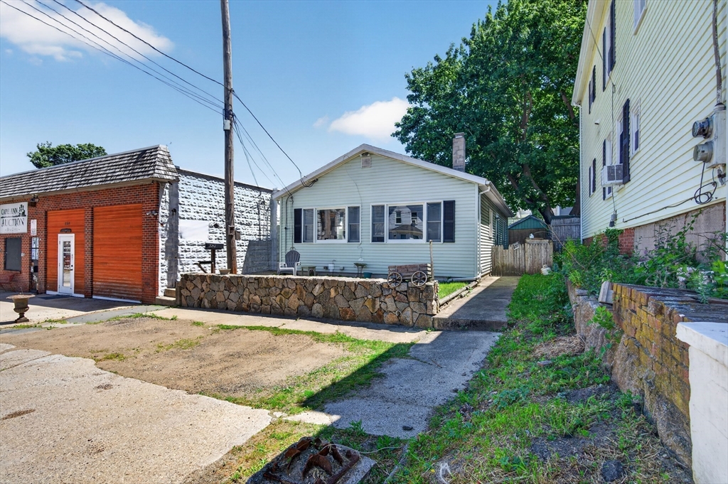 157 Maplewood Ave Property Photo 3