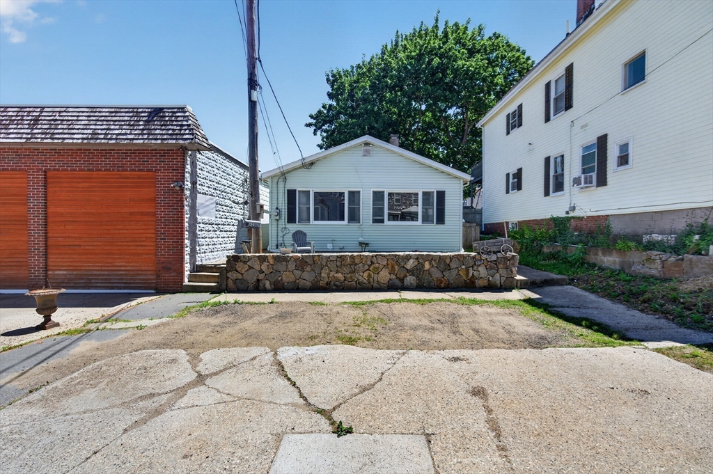 157 Maplewood Ave Property Photo 4
