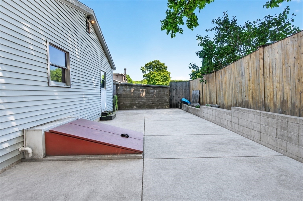 157 Maplewood Ave Property Photo 5