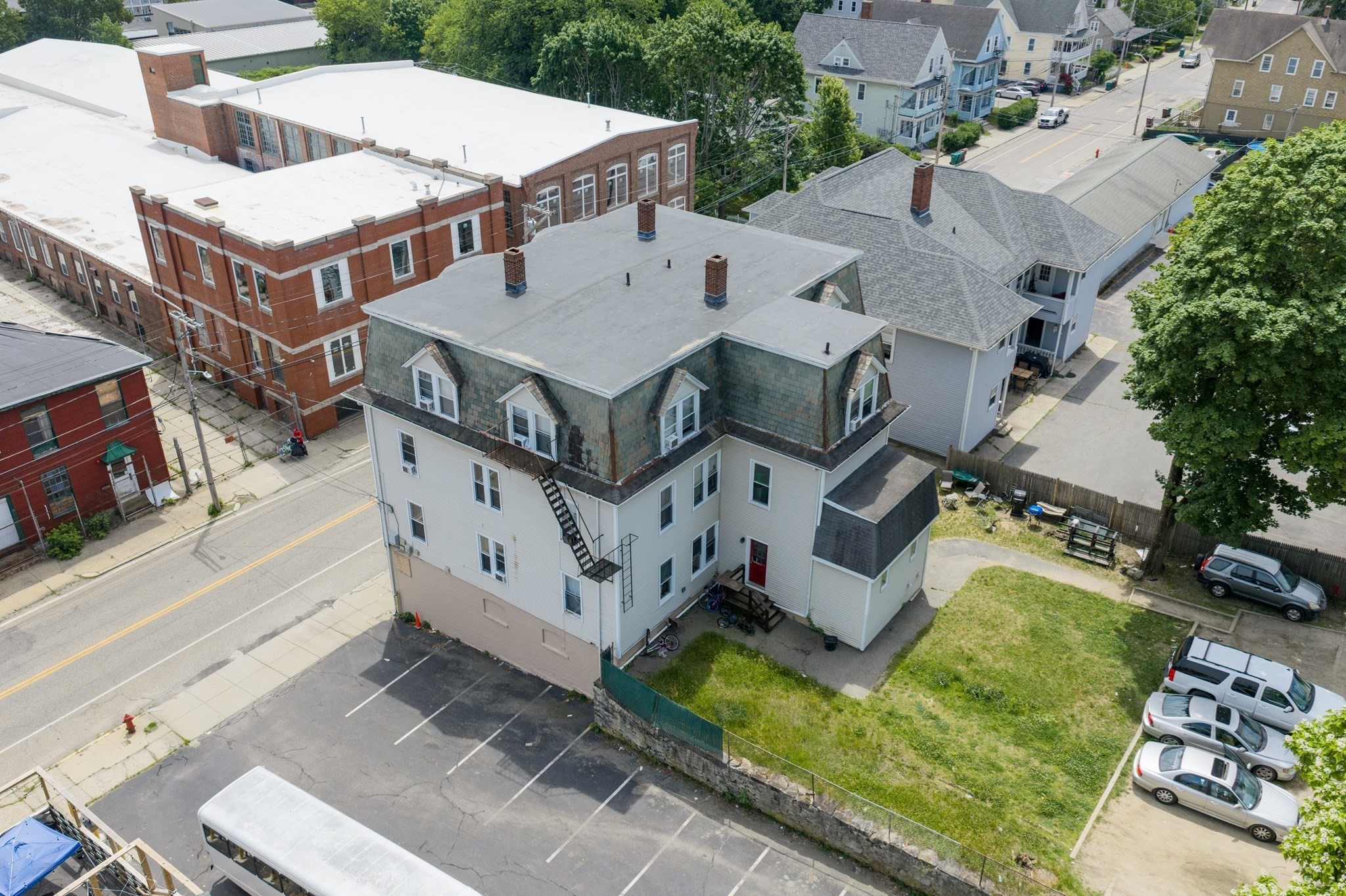 584 N Main St Property Photo 4