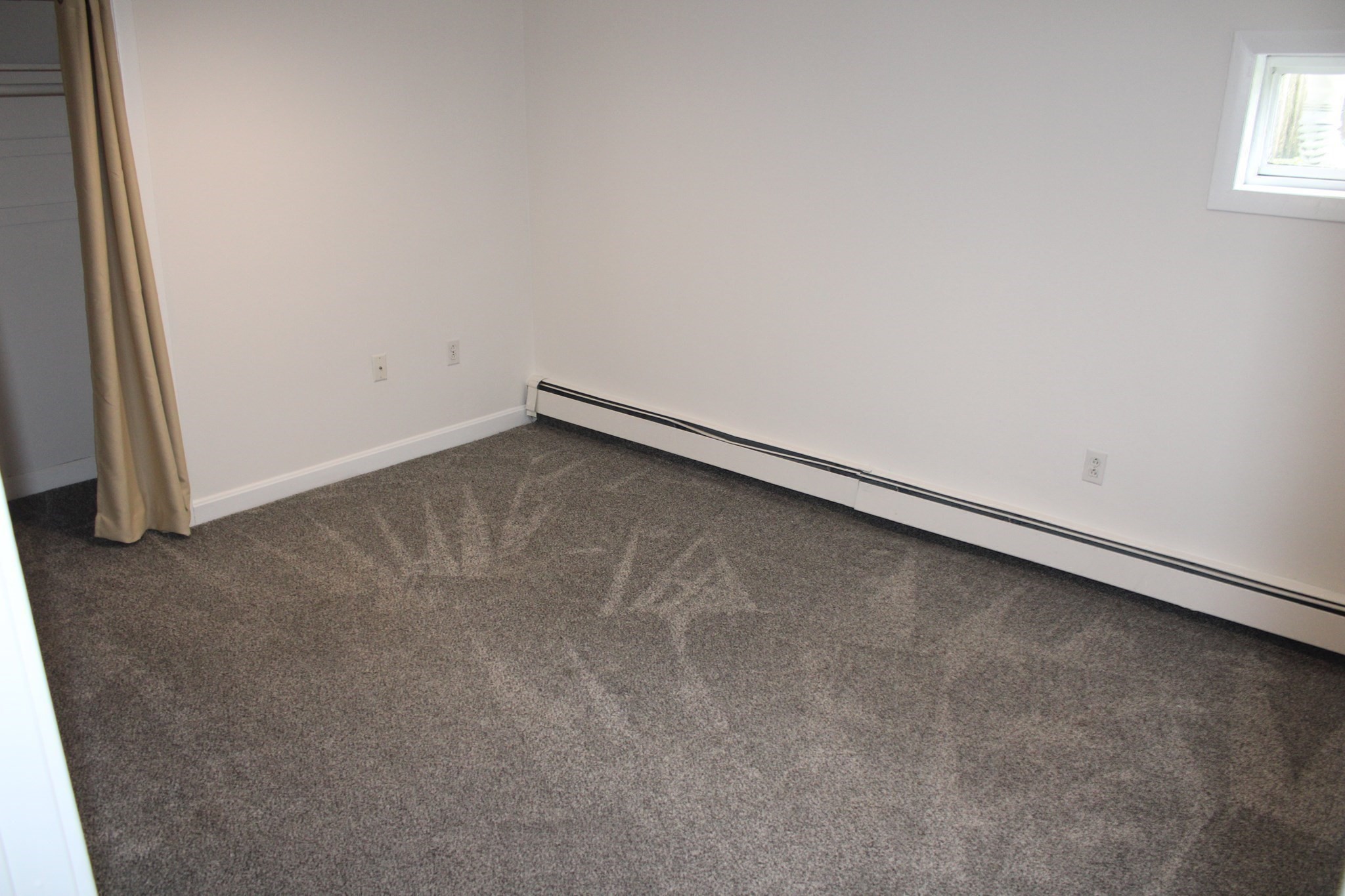 496 Winthrop St Property Photo 21