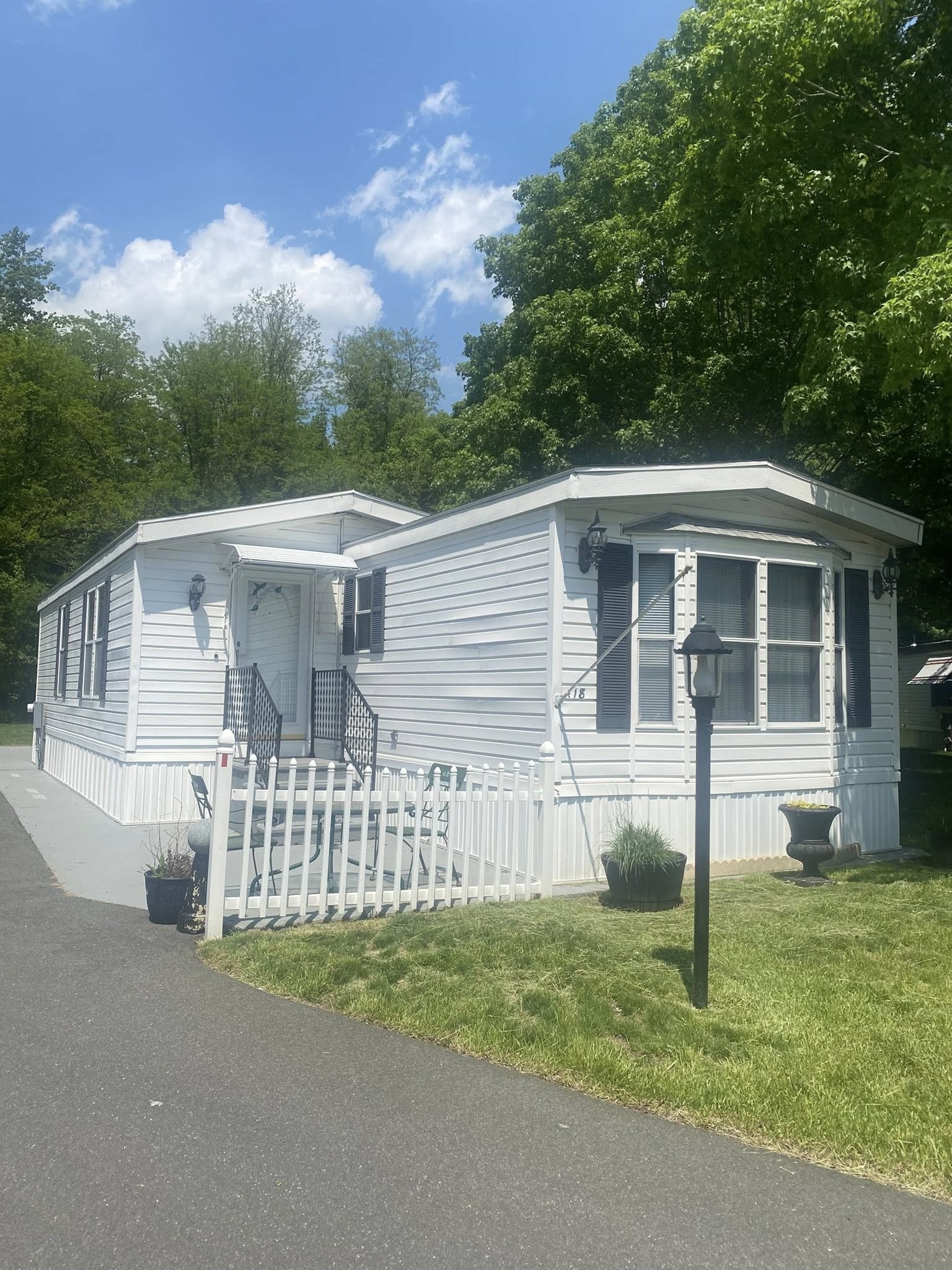 18 Parkwood Dr Property Photo 1