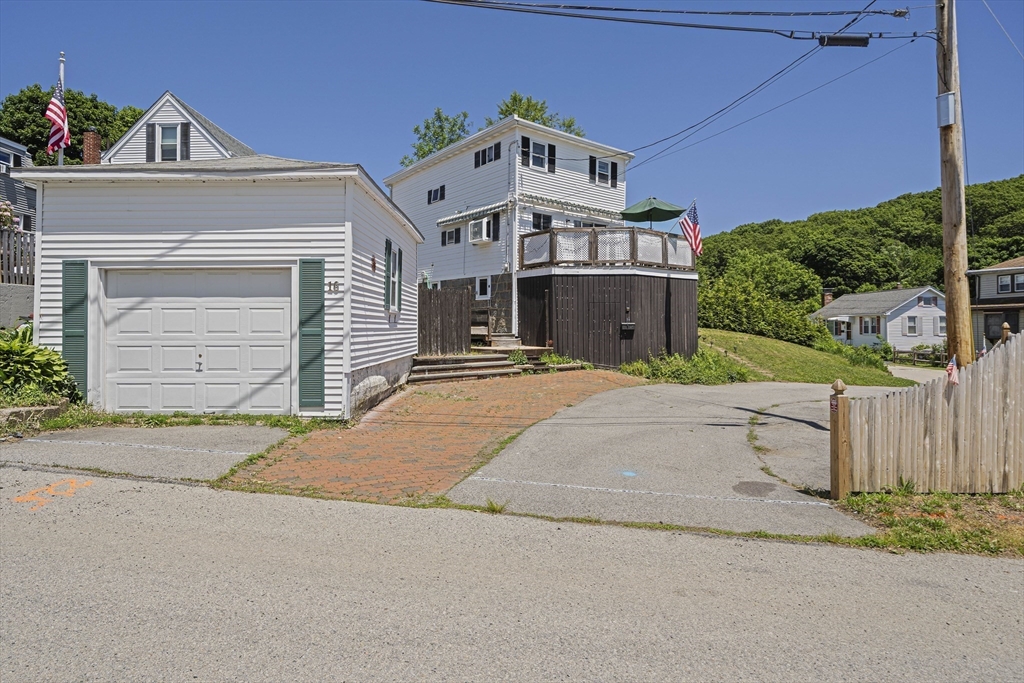 16 Pequot Rd Property Photo 1