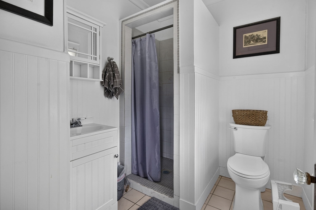129 Collins St Property Photo 7