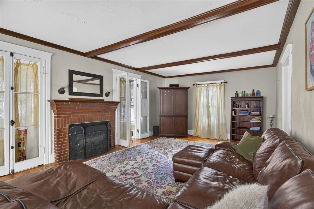 129 Collins St Property Photo 11
