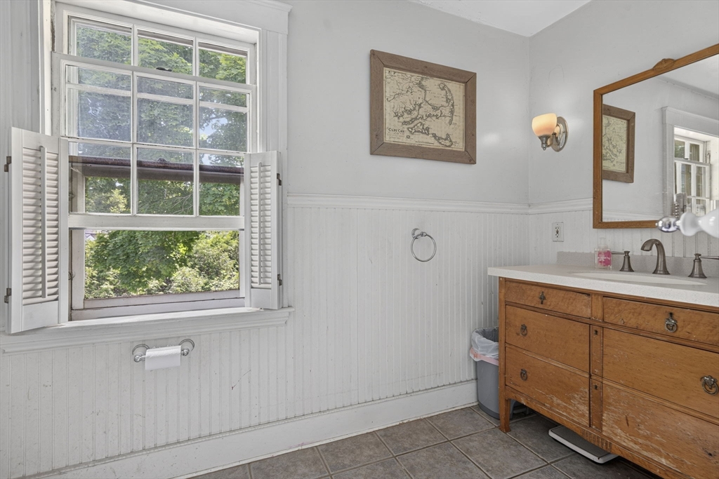 129 Collins St Property Photo 18