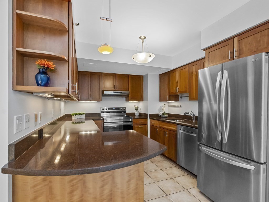 1731 Beacon # 202 Property Photo 4