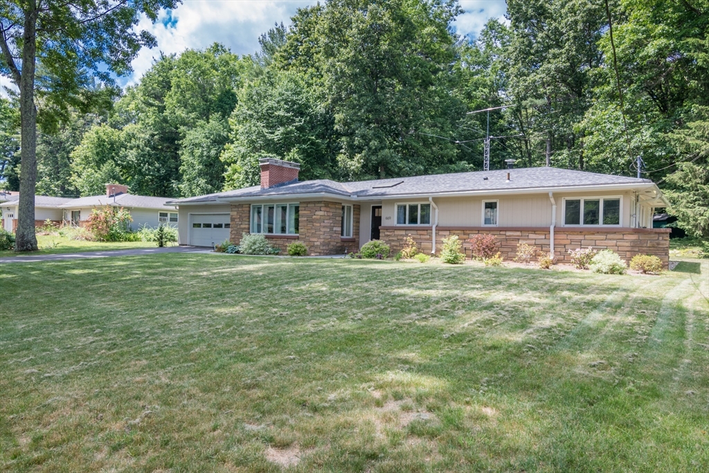 669 Westhampton Rd Property Photo 2