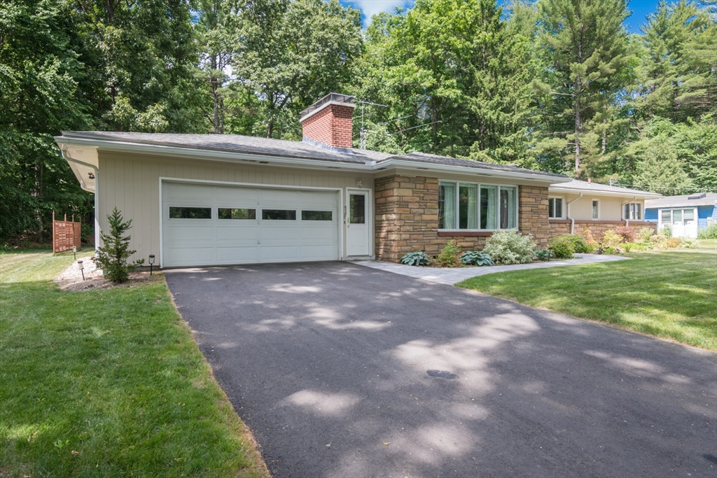 669 Westhampton Rd Property Photo 3