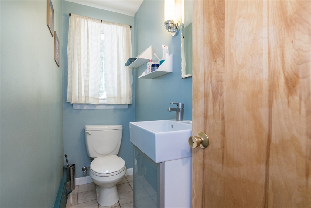 669 Westhampton Rd Property Photo 29