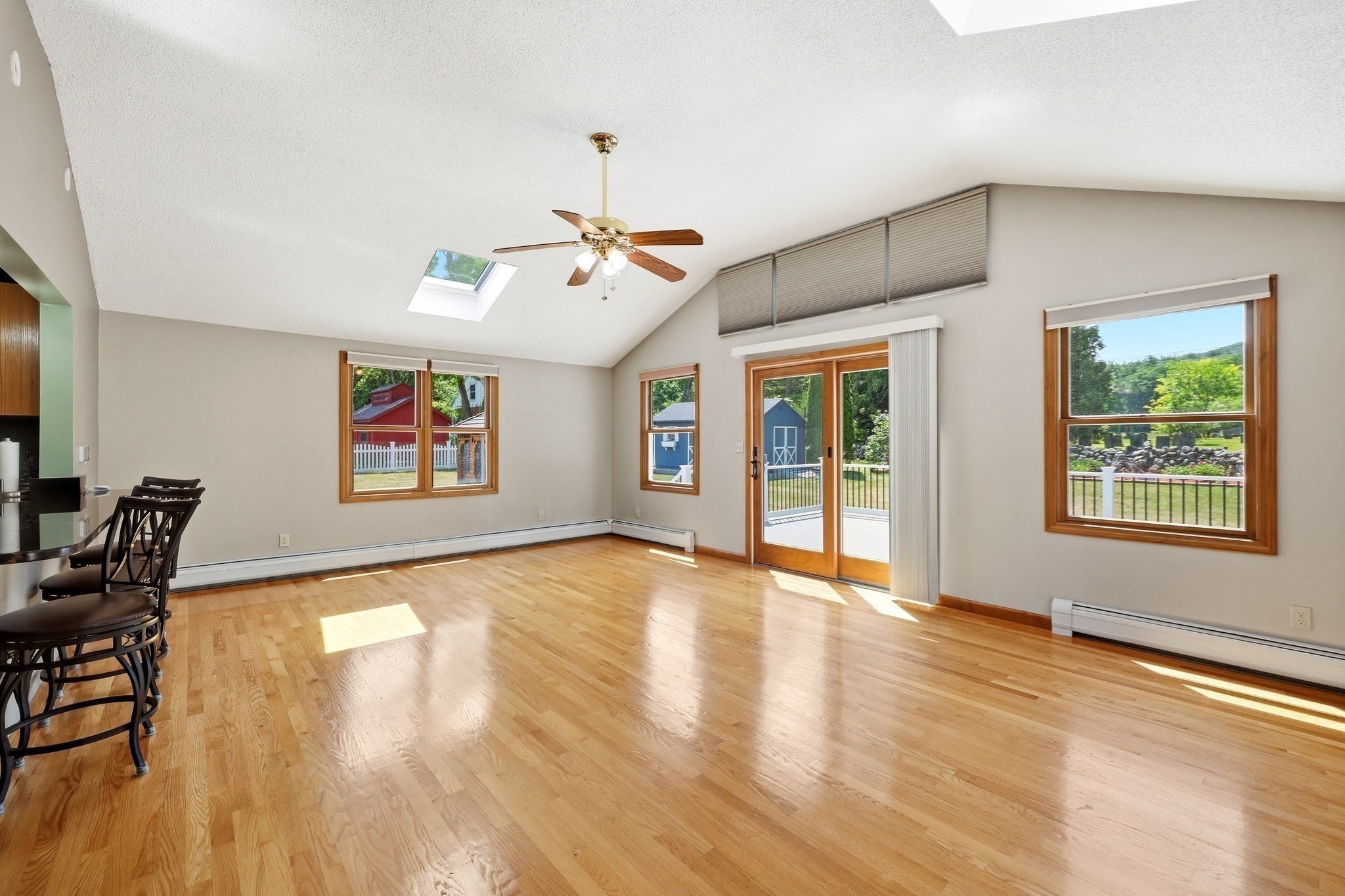 15 Tiffany Lane Property Photo 12