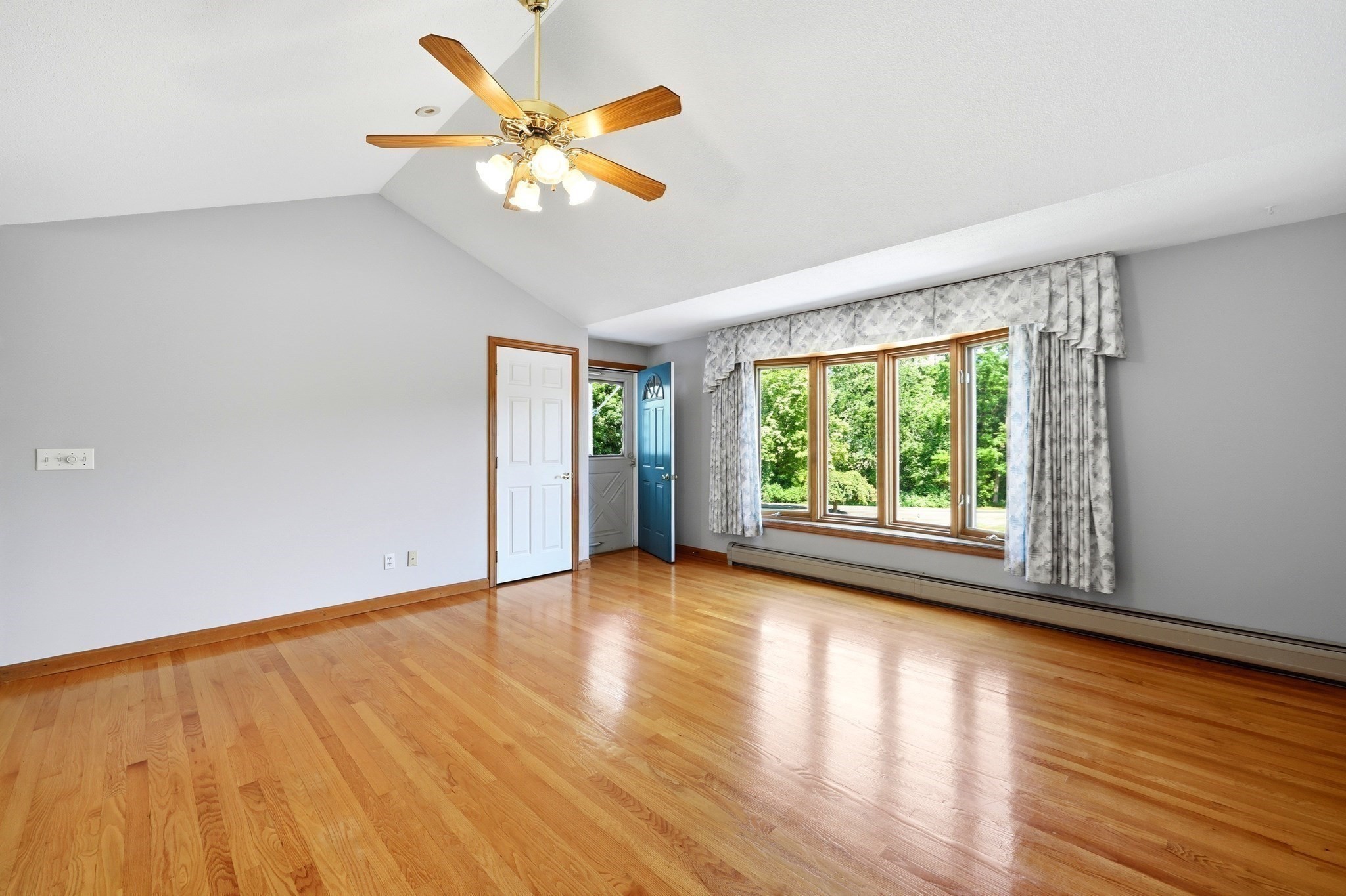 15 Tiffany Lane Property Photo 17