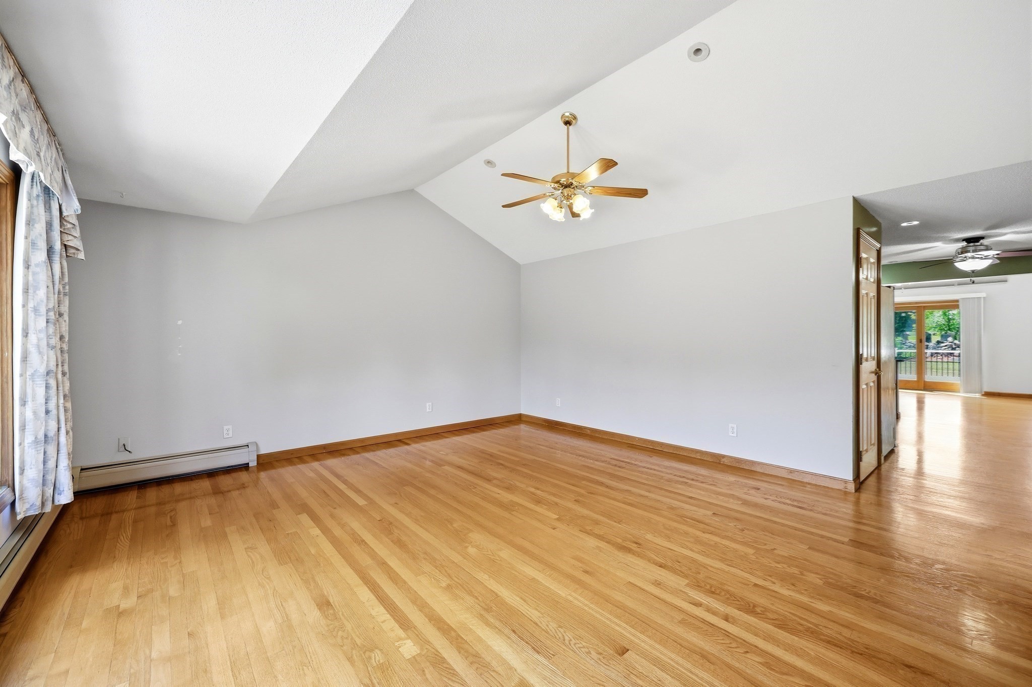 15 Tiffany Lane Property Photo 18
