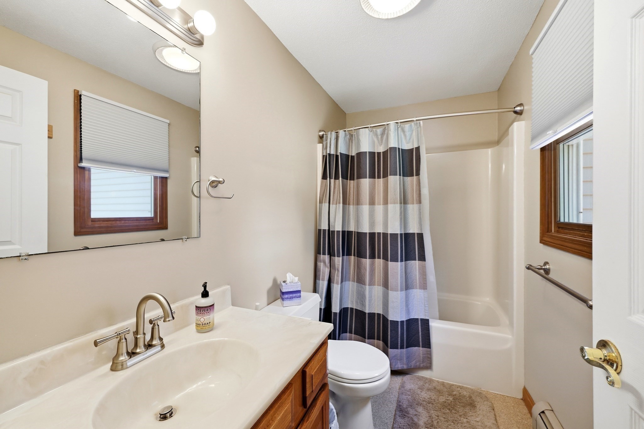 15 Tiffany Lane Property Photo 23