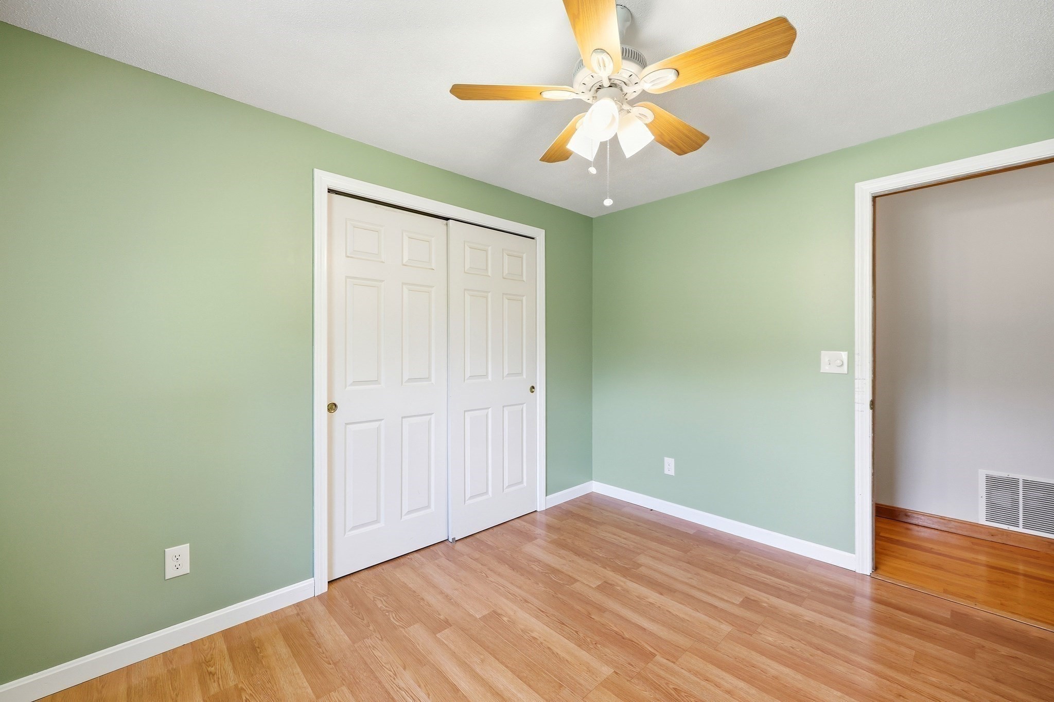 15 Tiffany Lane Property Photo 27
