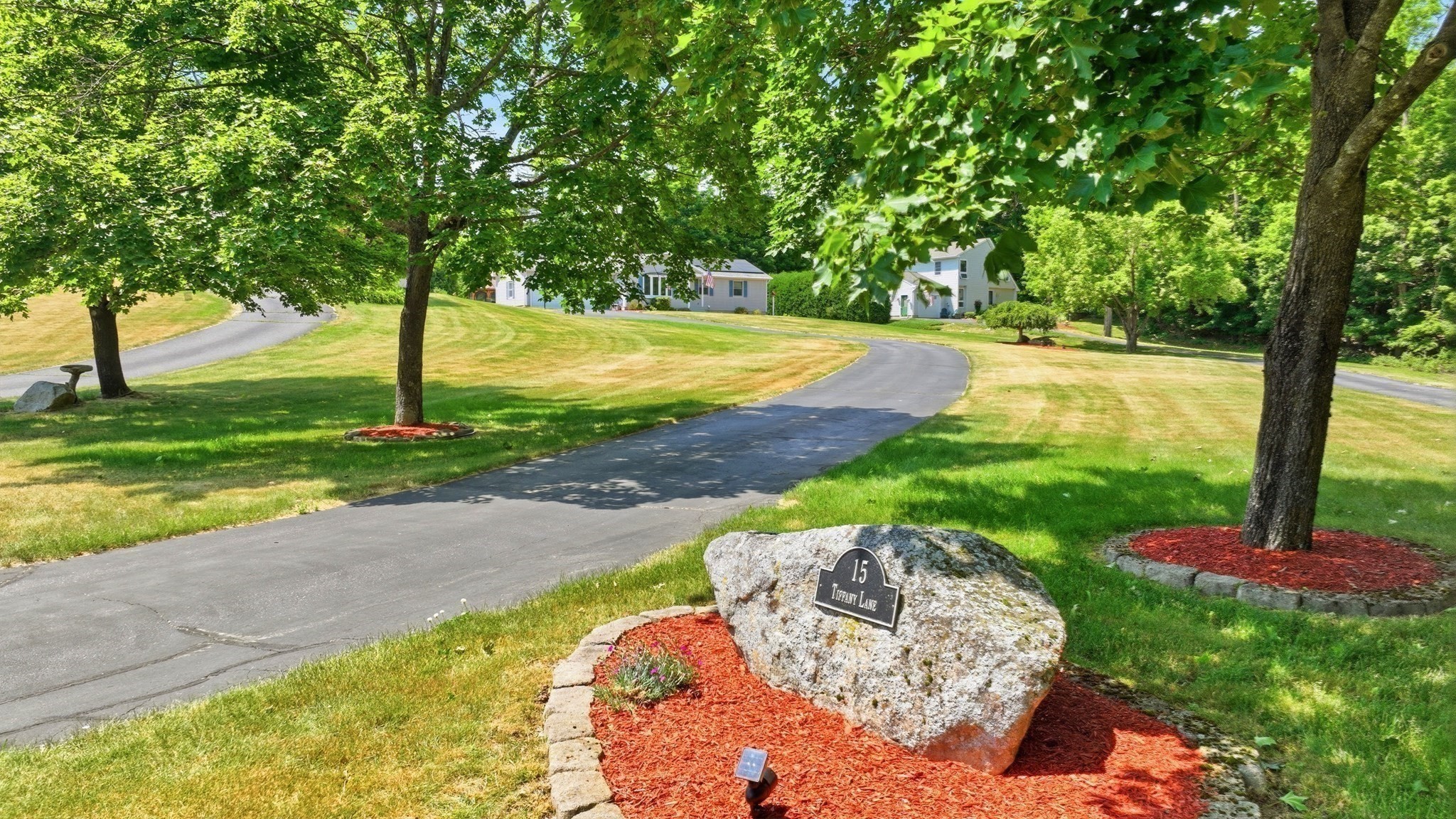 15 Tiffany Lane Property Photo 36