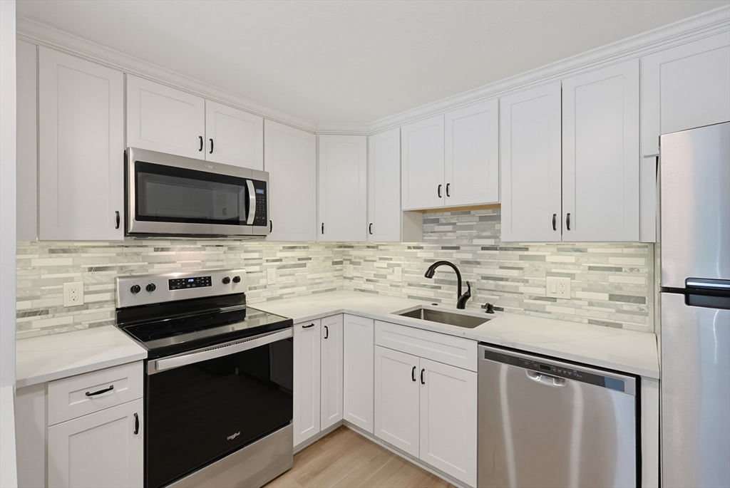 4 Hazelwood Ave # 11 Property Photo 2